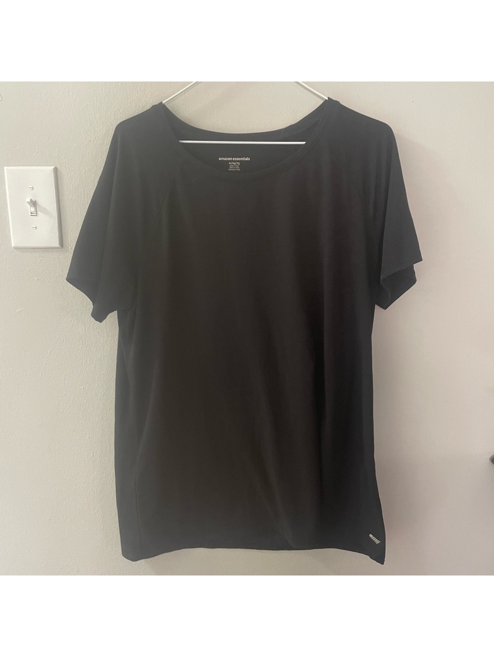 Women’s Amazon Essentials XL Black Athletic Tee Tote11